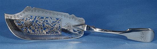 An early Victorian provincial silver fiddle pattern fish slice, Length 11 ¾”/300mm Weight 5.5oz/154grms.